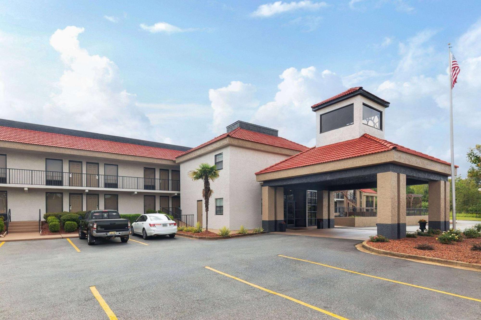 Ramada By Wyndham Bainbridge Hotel Exterior photo