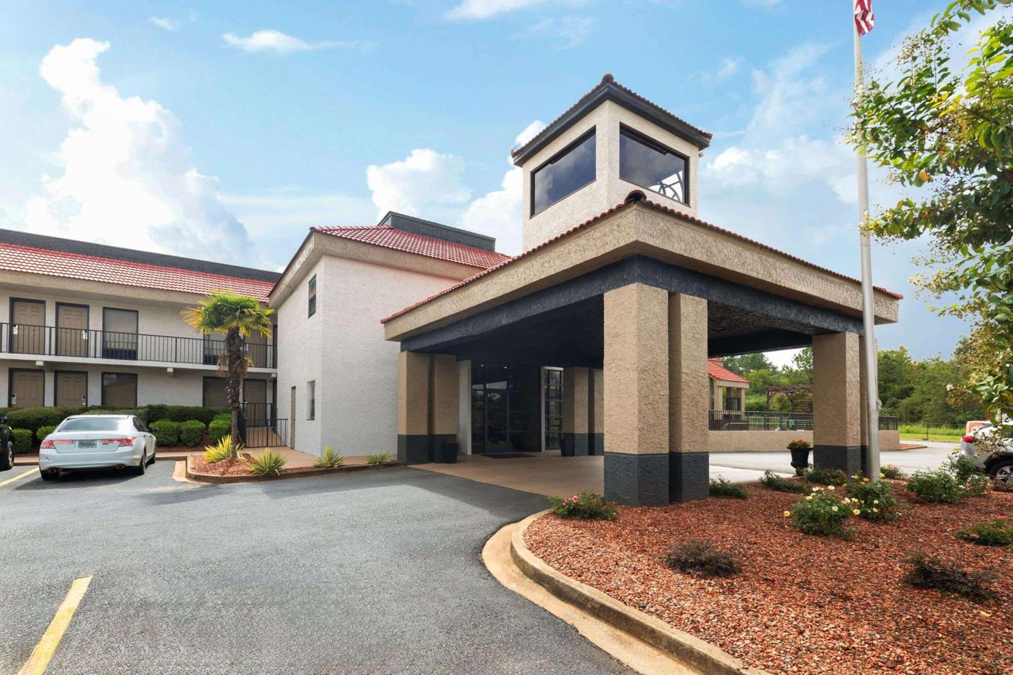 Ramada By Wyndham Bainbridge Hotel Exterior photo