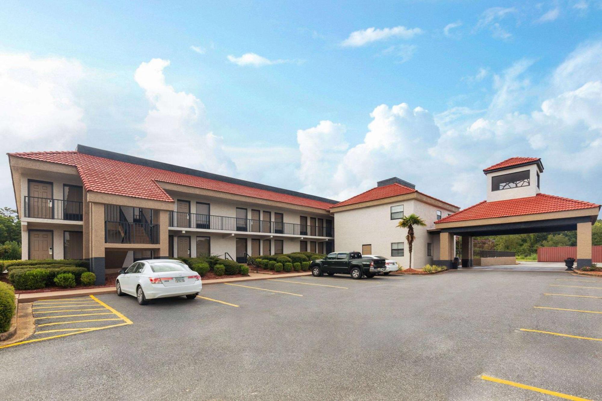 Ramada By Wyndham Bainbridge Hotel Exterior photo